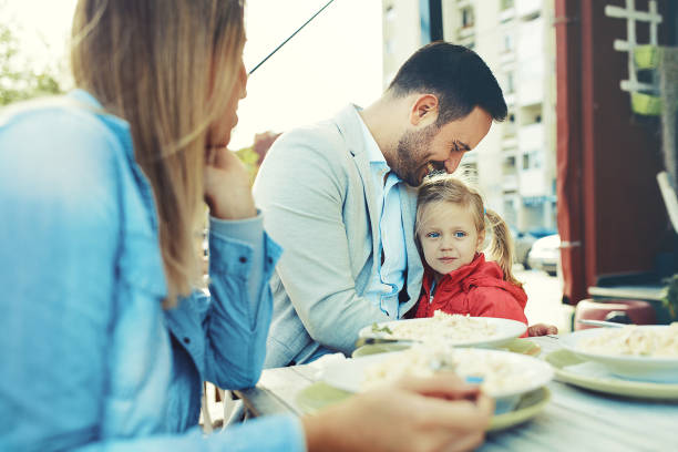 istock Family enjoying restaurant 876587474