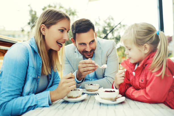 istock Family enjoying restaurant 876589746