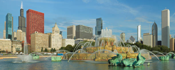 istock Buckingham Fountain + Skyline - Chicago 876604368