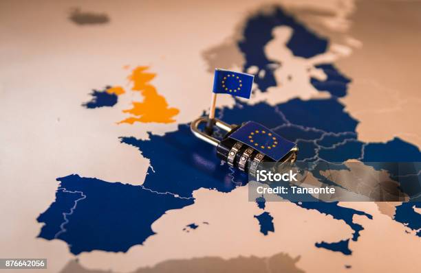 Candado Sobre Mapa De La Ue Metáfora Gdpr Foto de stock y más banco de imágenes de Reglamento General de Protección de Datos - Reglamento General de Protección de Datos, Europa - Continente, Secreto