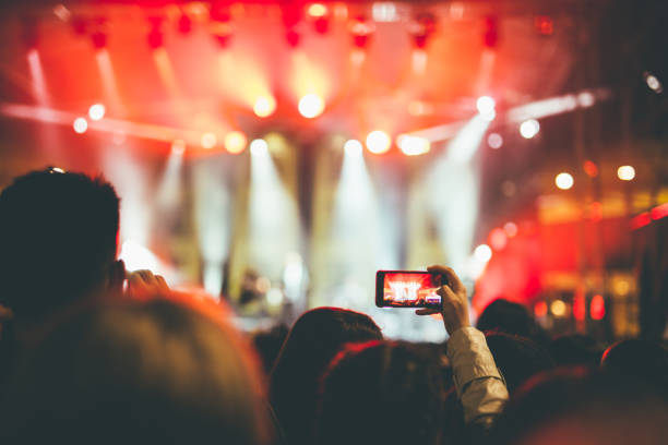 istock Taping a concert with smartphone 876768390
