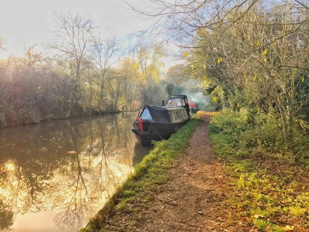 istock Grand union canal 876787400