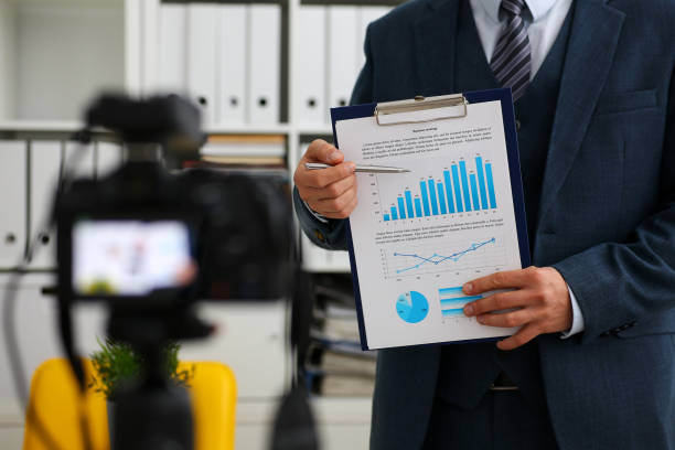 istock Male in suit and tie show stats graph pad 876837992