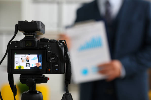 istock Male in suit and tie show stats graph pad 876838000
