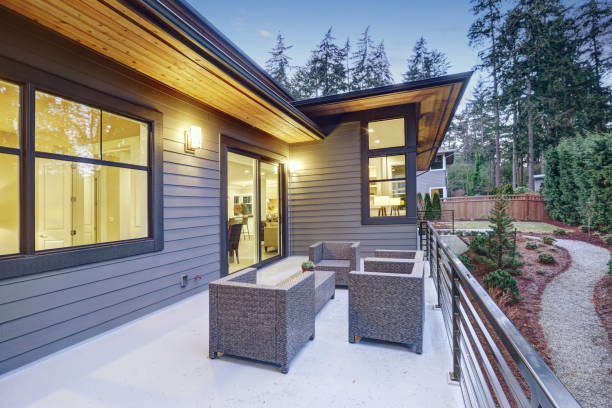 istock Second floor deck of new construction home near Bellevue downtown 876854842