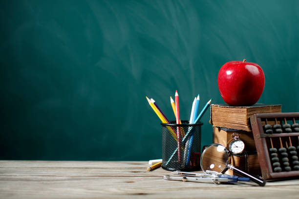 back to school - book school desk old imagens e fotografias de stock