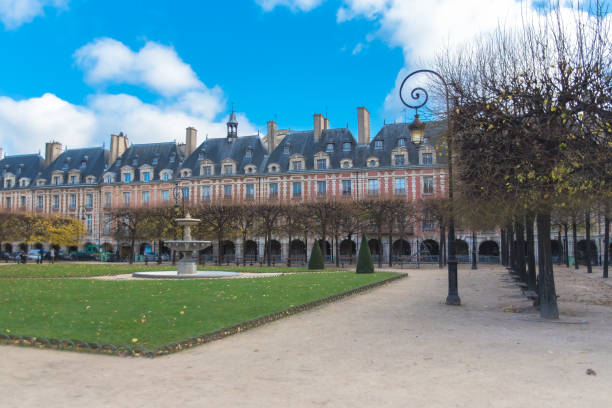 istock Paris, place des Vosges 876896660