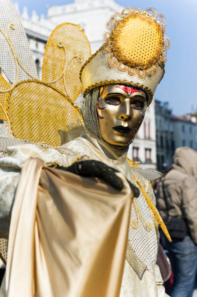 ludzie noszą speacial cotumes w wenecji carnival, włochy. 10 lutego 2013 r. - carnival 2013 veneto venice italy people zdjęcia i obrazy z banku zdjęć