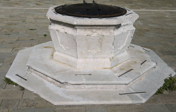 istock ancient stone well in a square of VENICE 876949712