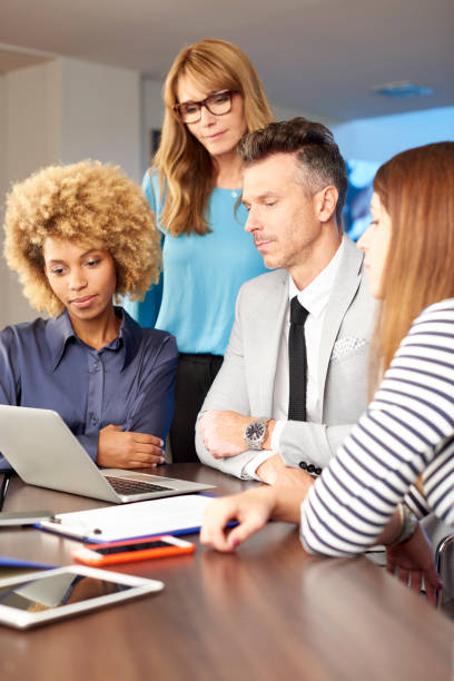 istock Management consulting at the office 876966208