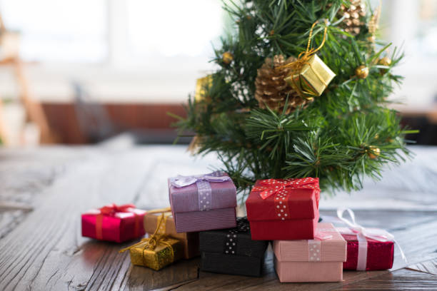 istock present boxes and decorated christmas tree. gift box for xmas party. holiday celebration concept. 876979120