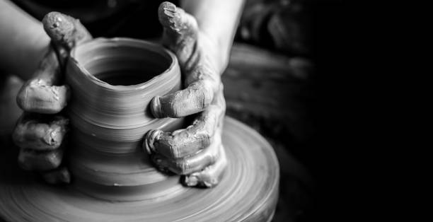 cerâmica. - potter human hand craftsperson molding - fotografias e filmes do acervo