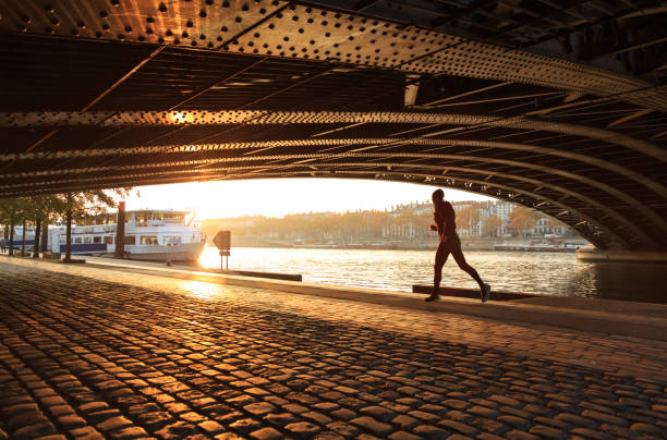 hora de ouro corre - rhone bridge - fotografias e filmes do acervo