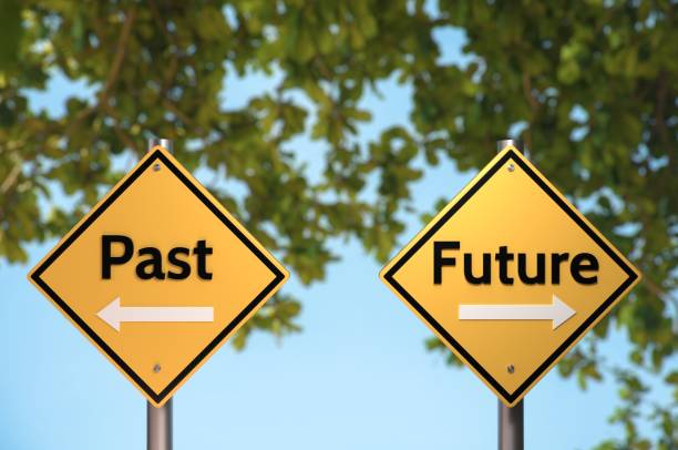 прошлое и будущее - success failure dreams road sign стоковые фото и изображения
