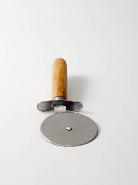 istock pizza Slicer-wood white background 877038404