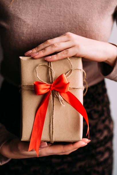 istock mother gift best present love gratitude 877086836