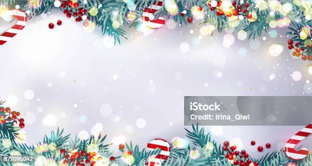 Weihnachtenrand Oder Rahmen Mit Tannenzweigen Beeren Und Süßigkeiten Auf Verschneiten Hintergrund Isoliert Stock Vektor Art und mehr Bilder von Bildhintergrund