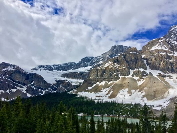 istock Canadian Landscapes - Jasper National Park 877109368