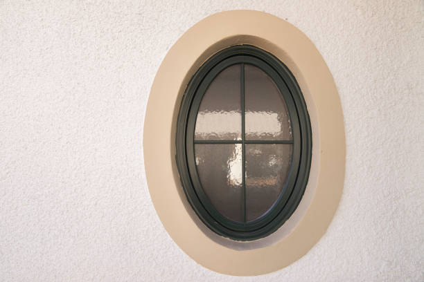 istock Circle Window On The Side Of A Church 877110336