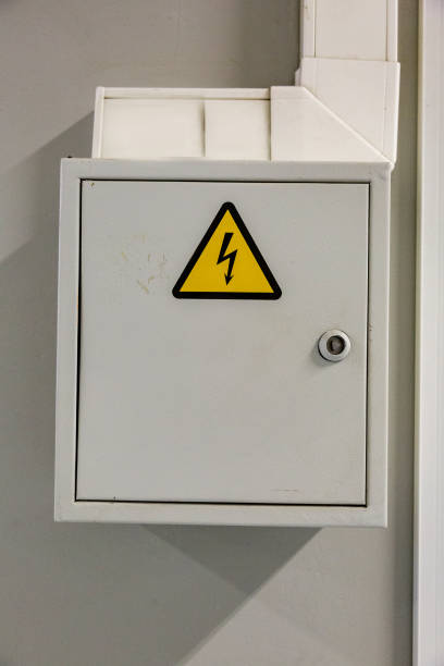 istock Risk of electric shock 877110946