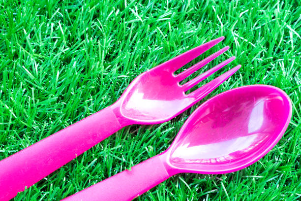 istock The pink color of plastic spoon and fork 877115374