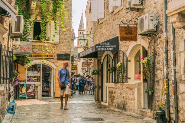 città vecchia di budva, montenegro. - budva foto e immagini stock