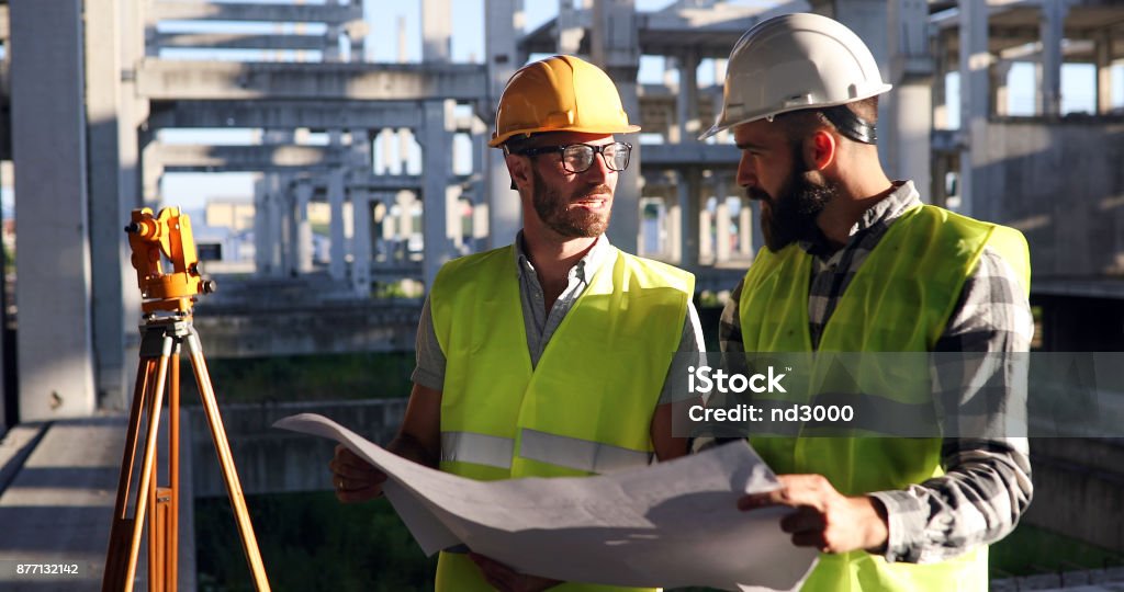 Portrait d’ingénieurs en construction travaillant sur le chantier - Photo de Architecte libre de droits