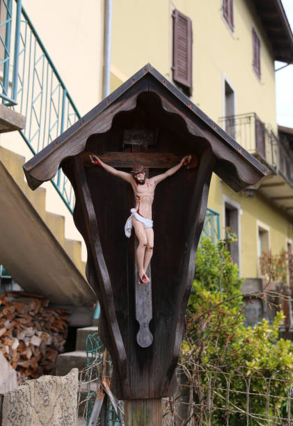 wooden statue of Jesuit crucified in a capital in the courtyard ancient wooden statue of Jesuit crucified in a capital in the courtyard of the mountain house what mountain was jesus crucified on stock pictures, royalty-free photos & images