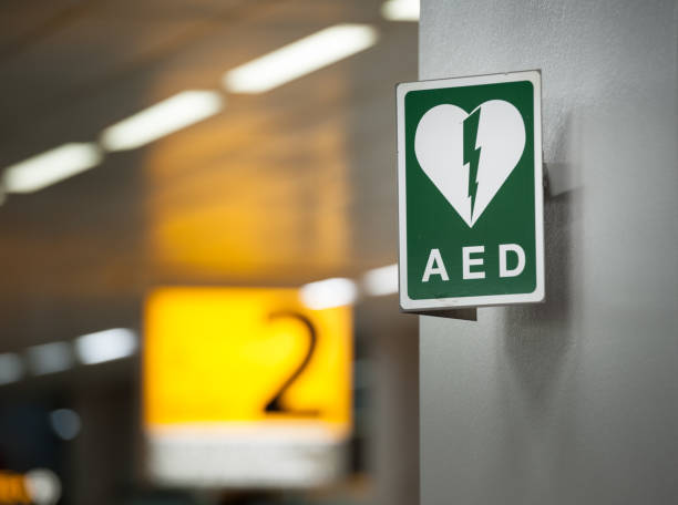 Heart starter sign in airport terminal building Heart starter sign in airport terminal building defibrillator photos stock pictures, royalty-free photos & images