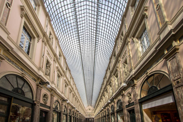 galeries royales saint-hubert en bruselas, bélgica - st hubert royal galleries fotografías e imágenes de stock