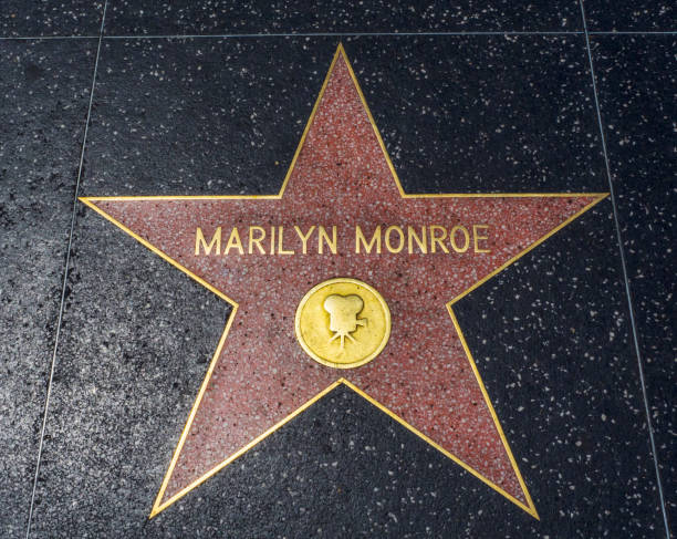 marilyn monroe's star, hollywood walk of fame - 11 sierpnia 2017 - hollywood boulevard, los angeles, kalifornia, kalifornia, stany zjednoczone ameryki - city of los angeles los angeles county hollywood california california zdjęcia i obrazy z banku zdjęć