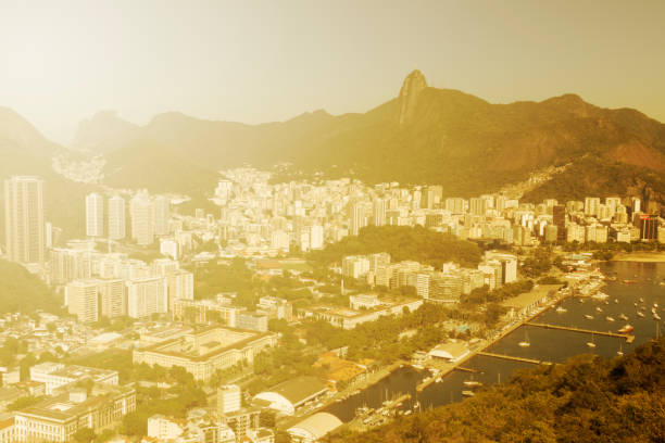 ボタフォゴ とウルカ地区のリオデジャネイロ - rio de janeiro guanabara bay residential structure urca ストックフォトと画像