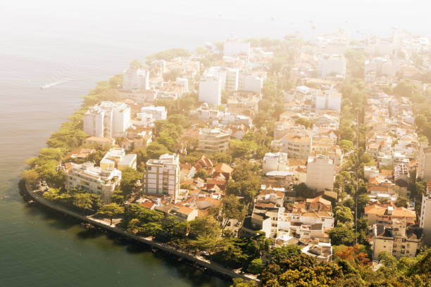 ウル�カ地区のリオデジャネイロ - rio de janeiro guanabara bay residential structure urca ストックフォトと画像