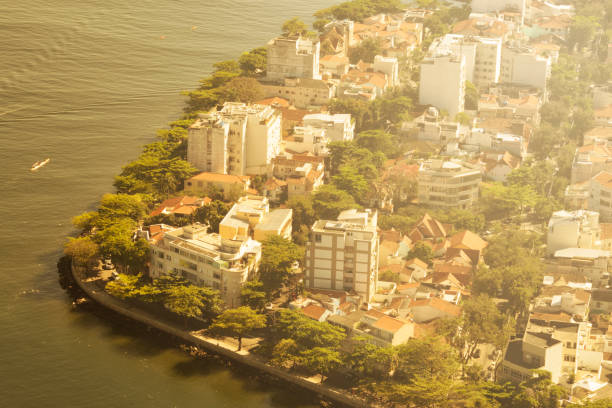 ウルカ地区のリオデジャネイロ - rio de janeiro guanabara bay residential structure urca ストックフォトと画像