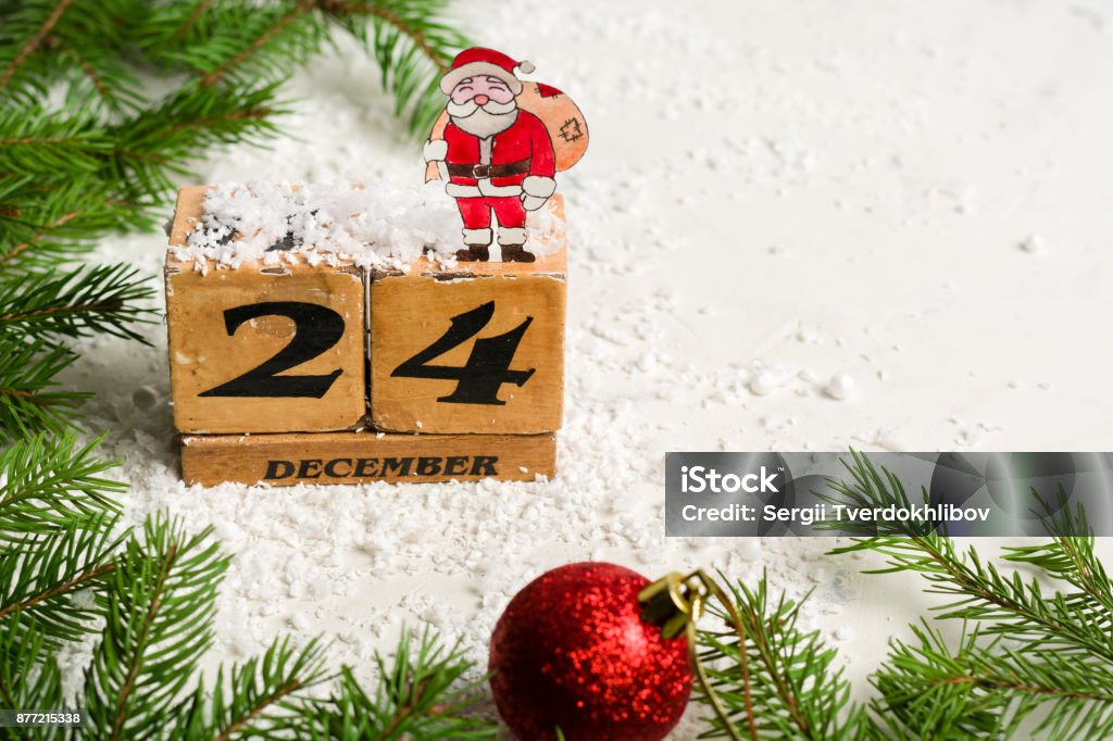 Foto de Véspera De Natal 24 De Dezembro Tempo De Inverno Luz Em Branco Para  Um Cartão Postal Ou Parabéns e mais fotos de stock de 2018 - iStock