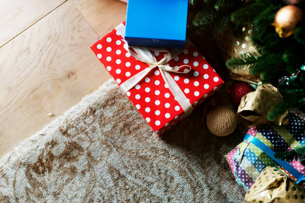 istock Aerial view of Christmas presents 877281006