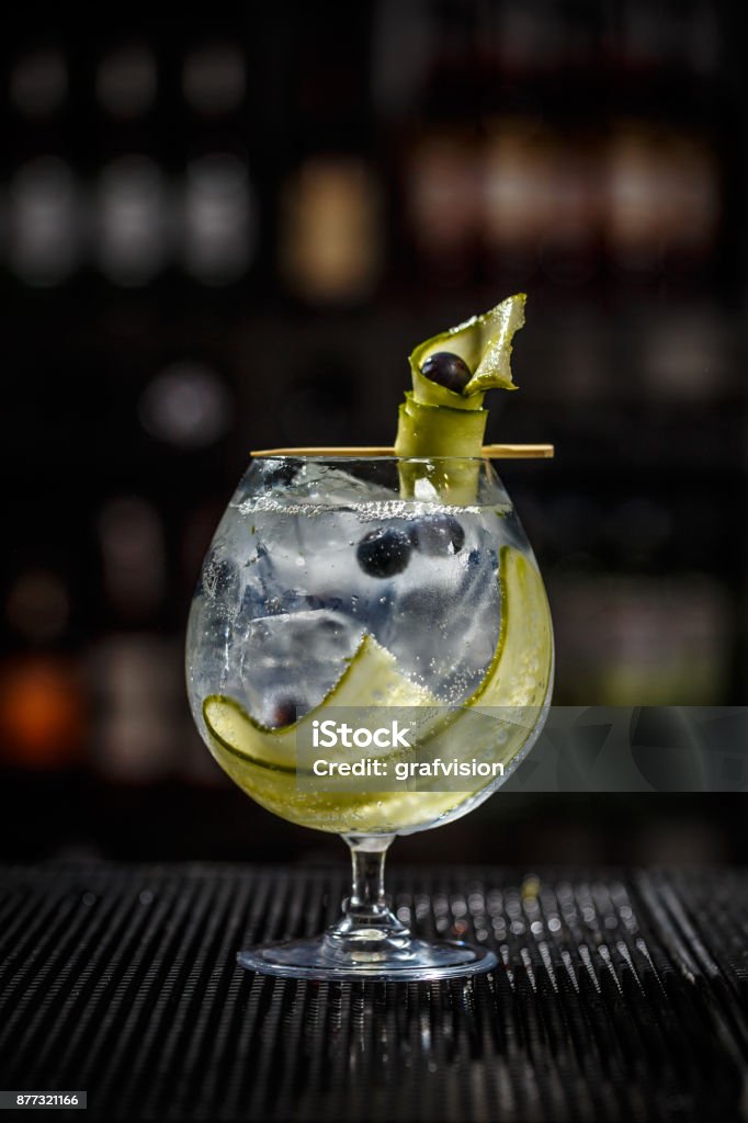 cocktail au concombre - Photo de Gin libre de droits