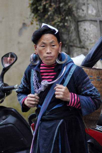 donna hmong (minoranza cinese) a sapa, vietnam - 16326 foto e immagini stock