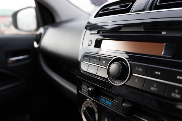 オーディオ プレーヤーや車の他のデバイスのコントロール パネル - inside of audio ストックフォトと画像