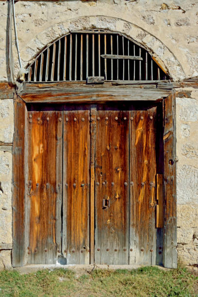 istock old wood door 877384702
