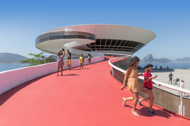 ニテロイ リオ ・ デ ・ ジャネイロ ブラジルの現代美術の博物館 - niemeyer museum of contemporary arts ストックフォトと画像