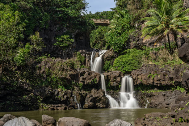 セブンセイクリッド プール マウイ島 - waterfall maui hawaii islands hana ストックフォトと画像