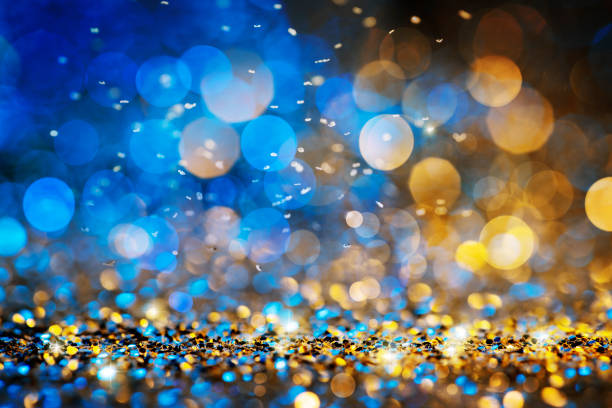 luces de navidad de fondo desenfocado - bokeh gold blue - fiestas y celebraciones fotografías e imágenes de stock