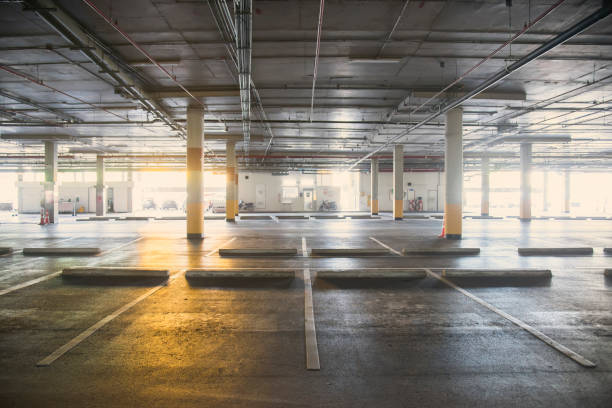 vide voiture parking garage souterrain intérieur en supermarché - concrete driveway cement construction photos et images de collection