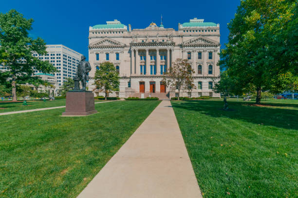 istock Indianapolis downtown district with courthouse and grounds, Indiana (P) 877766986