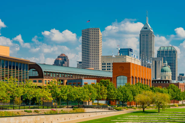 istock Indianapolis skyline and White River State Park, Indiana (P) 877767148