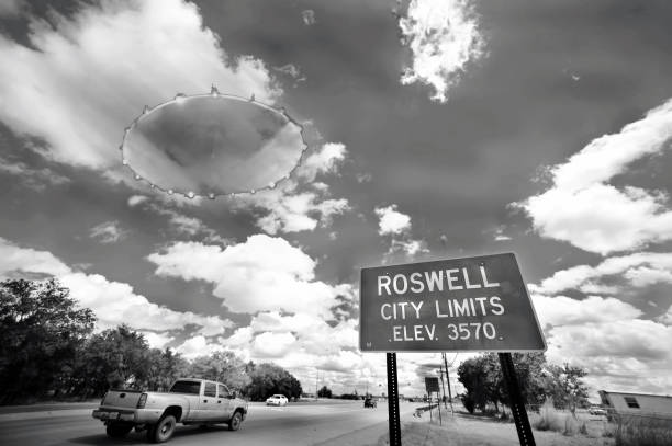 ovni à roswell - roswell photos et images de collection