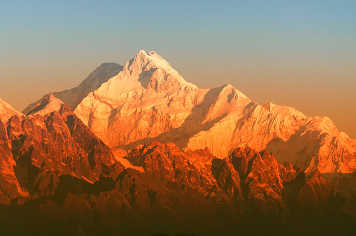 Primera luz en Monte Kanchenjugha, Cordillera del Himalaya photo