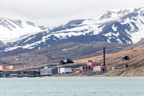 istock Russian ghost town Pyramiden in Svalbard, Norway 877784998
