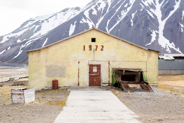 istock The abandoned russian mining town Pyramiden in Svalbard, Spitsbergen, Norway 877790450